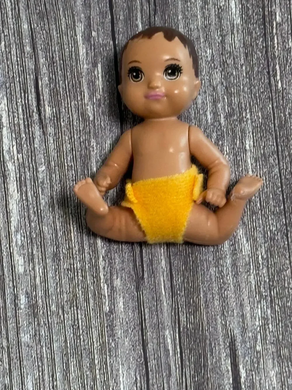 Mattel Barbie Skipper Babysitters Inc. Baby Doll Yellow Diaper Brown Eyes